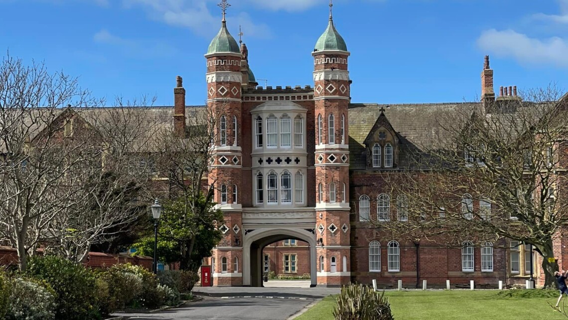stredniskoly-velkabritanie-rossallschool-nahledovafotka