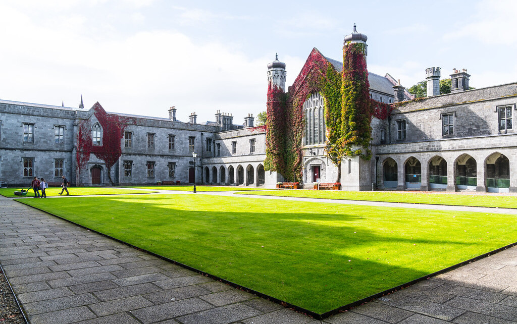 Vysokeskoly-Irsko-University-Galway-kampus1
