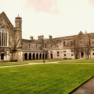 Vysokeskoly-Irsko-University-Galway-kampus3