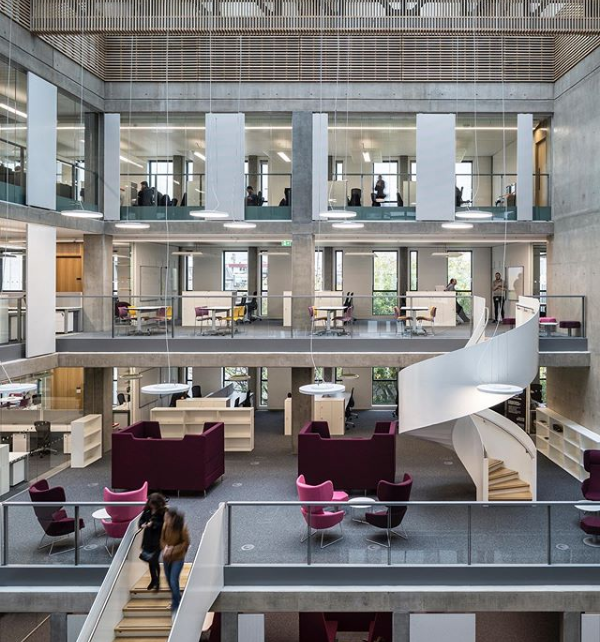 Vysokeskoly-velkabritanie-University_of_Edinburgh-galerie-kampus1