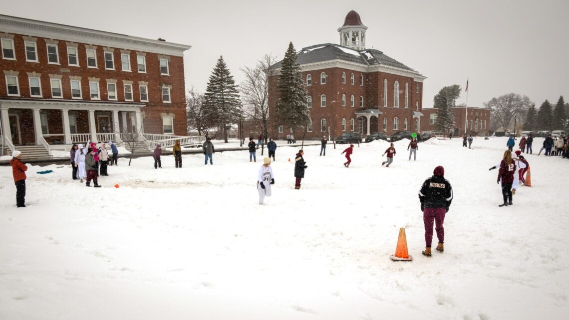 Internatni skola v Americe Maine Central zima kampus