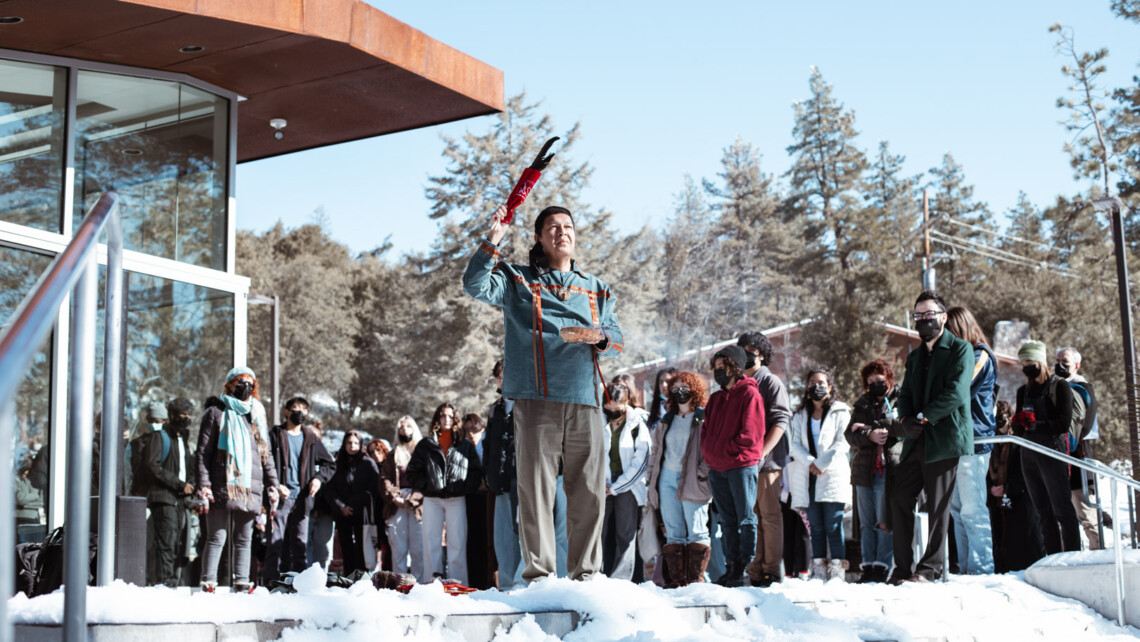 Internatni skola v USA Idyllwild Arts school - kampus komunita native americans