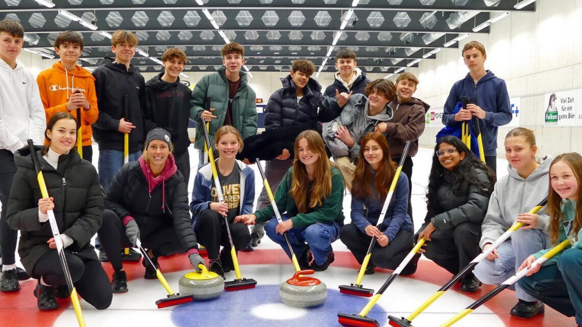 International School of Schaffhausen internátní škola studenti curling
