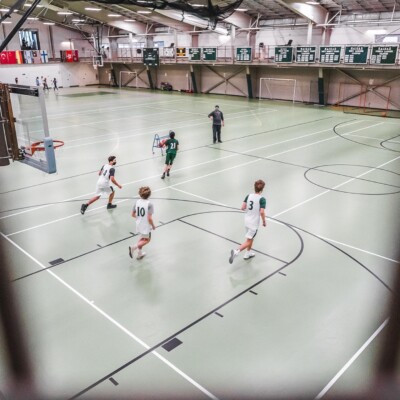 Internátní škola v USA Hebron Academy kampus sport basketbal